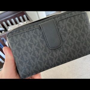Michael Kors Wallet/phone case